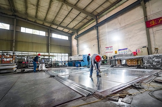 不同材质交通标牌的优缺点